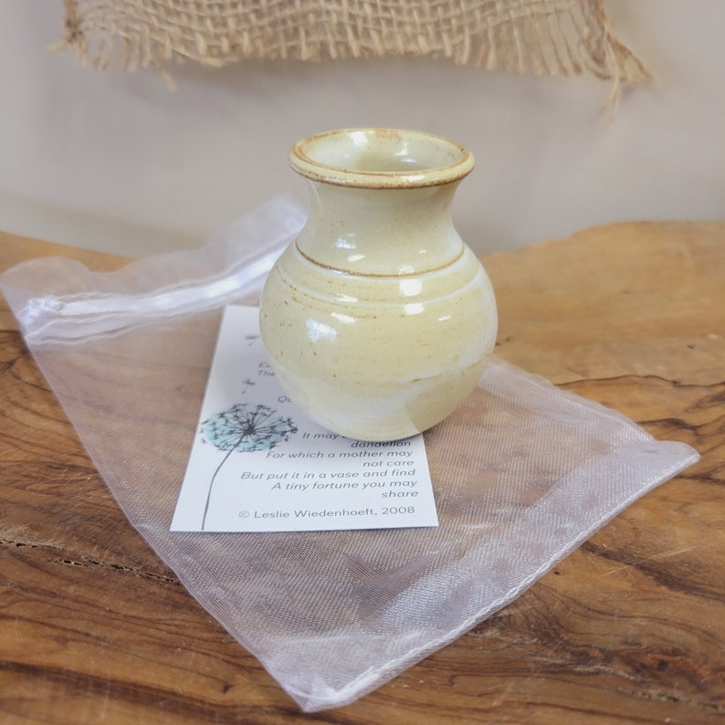 Mommy Pot Meaningful Miniature Pottery for Mother's Little Moments Mini Flower Vase with Poem Butter Cream Yellow Vase with Gift Bag