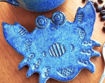 Gary the Crab Petite Spoon Rest in Variegated Blue