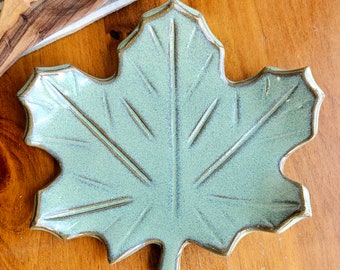 Handmade Maple Leaf Spoon Rest, Rustic Kitchen Décor, Housewarming Gift for Cooking Enthusiasts Green