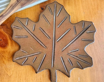 Handmade Maple Leaf Spoon Rest, Rustic Kitchen Décor, Housewarming Gift for Cooking Enthusiasts Rust Brown