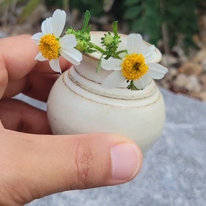 Mommy Pot Meaningful Miniature Pottery for Mother's Little Moments Mini Flower Vase with Poem Butter Cream Yellow Vase