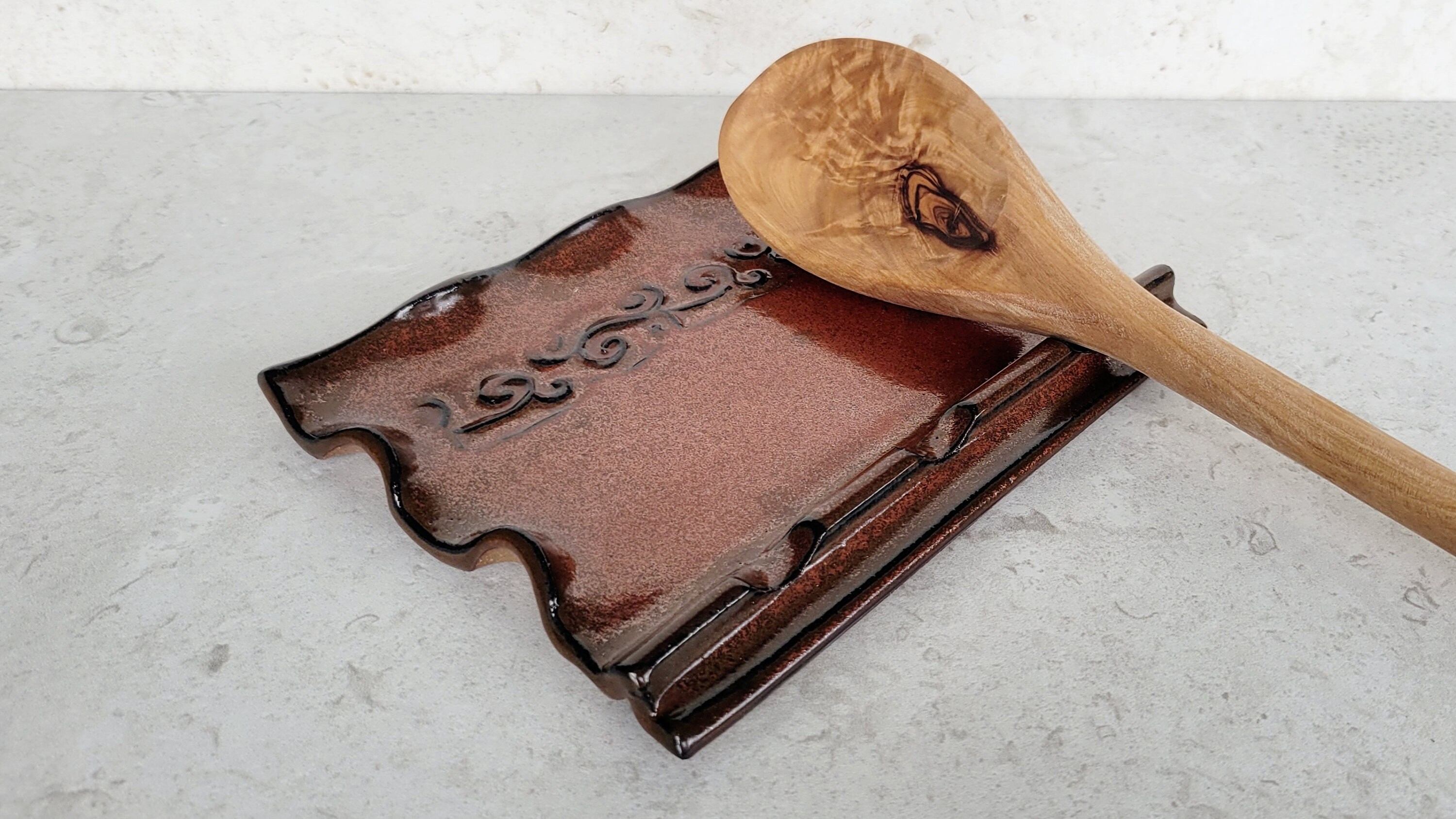 Swirly Pattern Scalloped Edge Triple Spoon Rest in Tan Brown Handmade – The  Mud Place