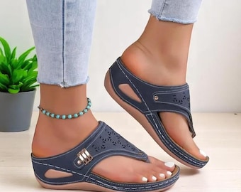 Keilferse Clip Zehensandalen: PU-Leder-Platform Flip Flops