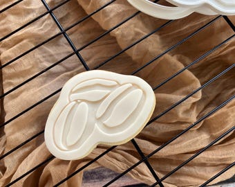 Large Coffee Bean Cookie Cutter & Embosser – 8cm Biscuit Stamp – Barista Theme Treat – Cafe Gift Cookie Tool – Coffee Lover Bake