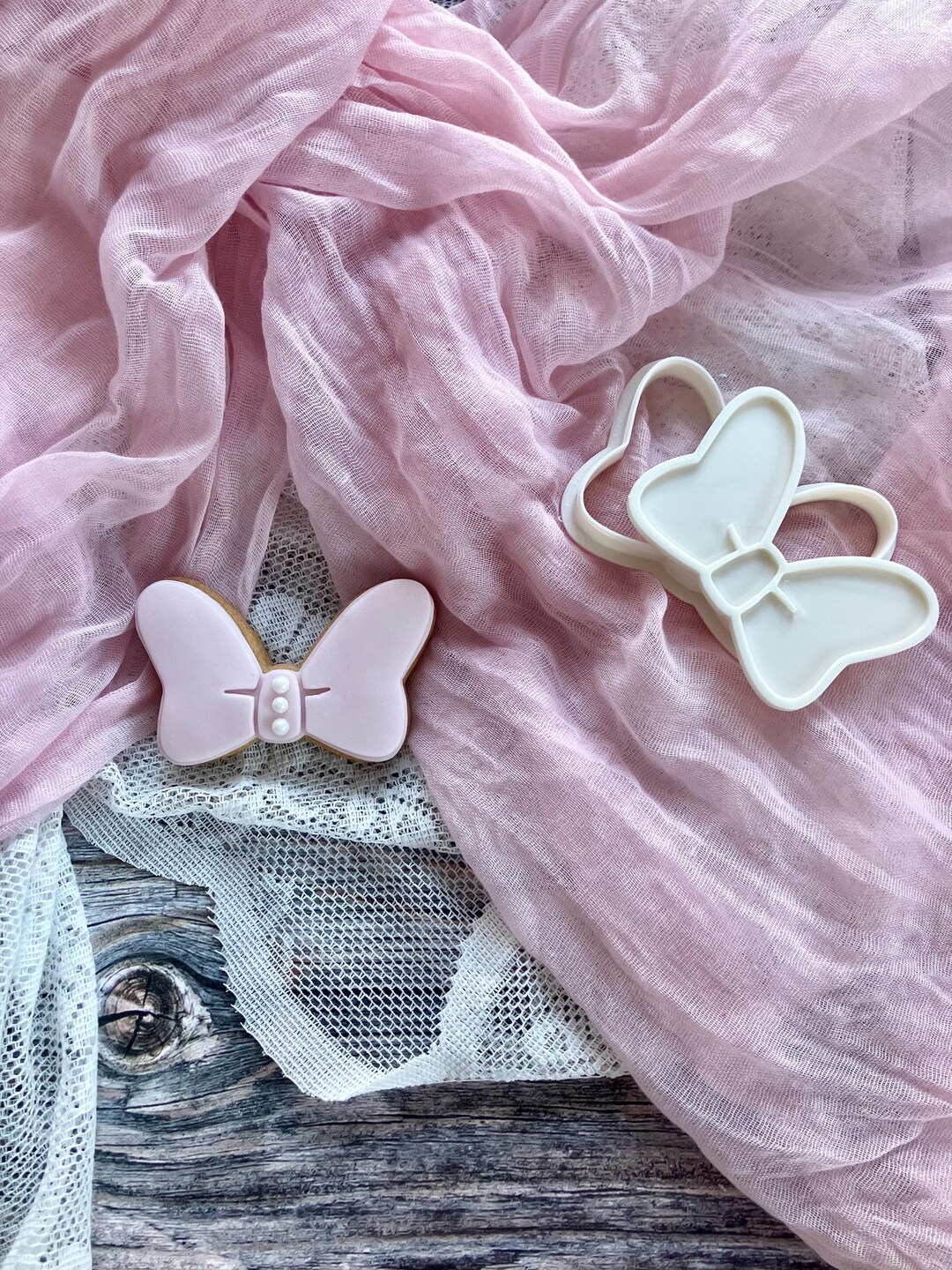 Minnie Mouse Bow Cookie Cutter – 8cm Fondant Embosser – Cute Disney ...