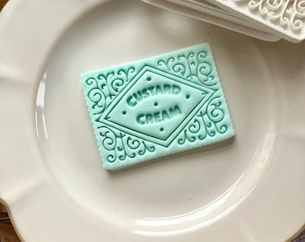 Classic Cream Biscuit Cookie Cutter & Stamp – 8cm – Vintage Sandwich Biscuit Style
