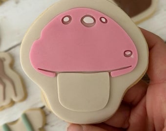 Toadstool Cookie Cutter – Woodland Mushroom Fondant Embosser – 8cm Baking Stamp for Fairy Cakes, Cottagecore Cookies, Autumn Treats