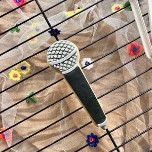 Microphone Cookie Cutter & Stamp – 10cm Fondant Embosser for Music Bakes, Singer Gifts, Karaoke Parties and Star Treats