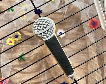 Microphone Cookie Cutter & Stamp – 10cm Fondant Embosser for Music Bakes, Singer Gifts, Karaoke Parties and Star Treats