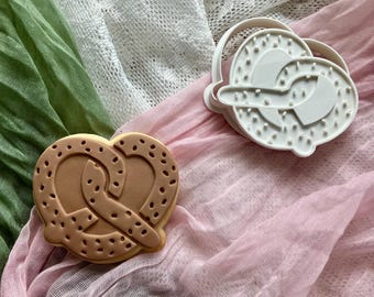 Pretzel Cookie Cutter – 8cm Pretzel Fondant Embosser – Baking Stamp for Oktoberfest, Snack Cookies, Pretzel Party Treats