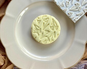 Floral Pattern Cookie Stamp – 8cm Square Fondant Embosser for Elegant Cookies, Wedding Bakes, and Botanical Treats