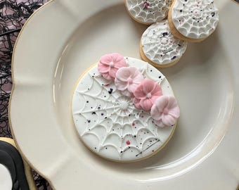 4cm Round Spider Web Cookie Cutter and Fondant Embosser – Mini Halloween Baking Stamp