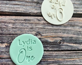 Personalised Cookie Stamp – Custom Fondant Embosser with Name & Age – Birthday Party Baking Tool – 7cm