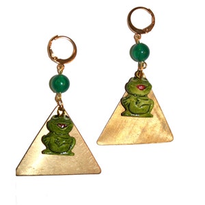 Vintage Gold Triangle Frog Earrings - pendientes coloridos vintage frog green animal aretes