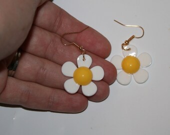 60s Inspired Daisy Earrings - Mod Vintage Inspired Mod Daisy