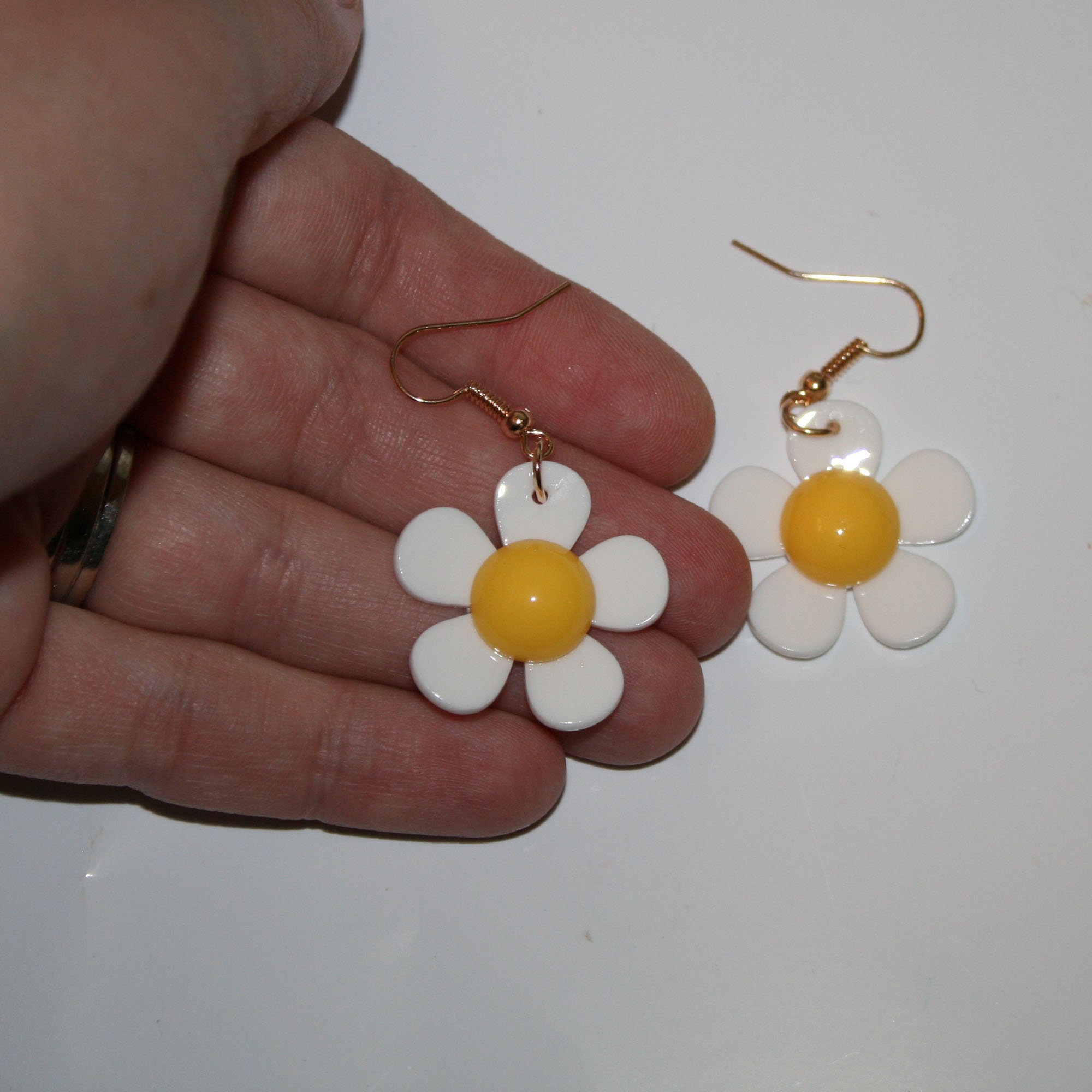 [VINTAGE HOLLYWOOD]★Mini Daisy Post Earring Daisy Post Earrings – Dandelion Jewelry