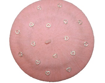 The Collector's Beret Pearl Heart Edition - amuletos antiguos amuletos vintage cracker jack charm colección de boina hecha a mano inspirada en antigüedades