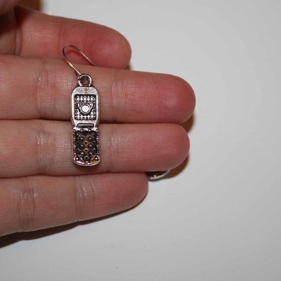 Vintage Inspired 90s Flip Phone Earrings - Kitschy Jewelry Vintage