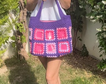 Bolso cuadrado de ganchillo hecho a mano estilo abuela: bolso de hombro estilo boho morado