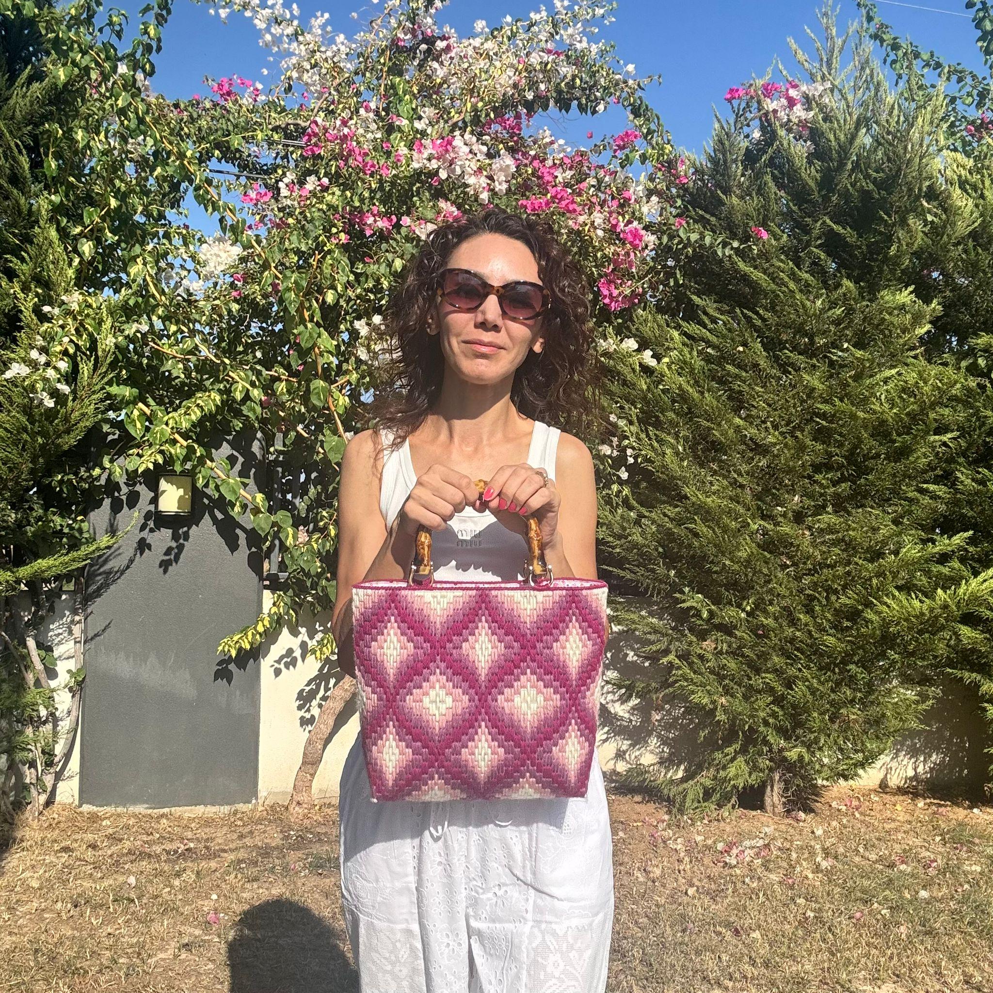 ハンドメイドのバルジェッロ ニードルポイント トートバッグ：竹製