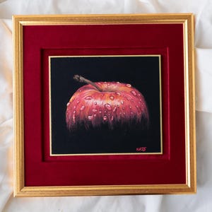 Delicato dipinto di natura morta con mele - Decorazione da parete per cucina - Opera incorniciata a guazzo in rosso - Piccola idea regalo per lei
