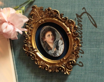 Retrato al óleo en miniatura con marco dorado, estilo rococó romántico, arte mural de antiguos maestros.