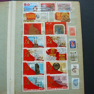 Sellos postales. Álbum antiguo de sellos de la URSS (aprox. 360 unidades).
