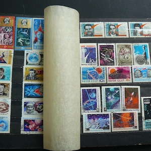 Sellos postales. Álbum antiguo de sellos de la URSS y otros países socialistas. Espacio. Unas 200 unidades.