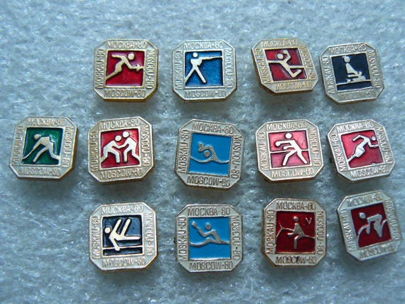 ソ連のヴィンテージバッジピンバッジ13個セット。1980年モスクワ