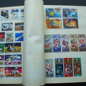 Sellos postales. Álbum antiguo de sellos de la URSS y otros países socialistas. Espacio. Unas 300 unidades.