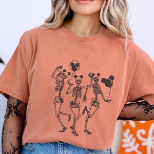 Camiseta estilo vintage de los 90 con esqueleto bailando, camiseta retro de esqueleto Y2K, camiseta divertida de calavera.