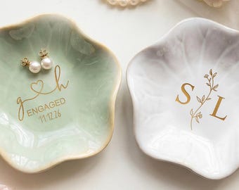 Personalized Engagement Ring Dish,Wedding Gifts, Custom Couple Name Trinket Dish, Bridal Shower Gift, Keepsake Plate