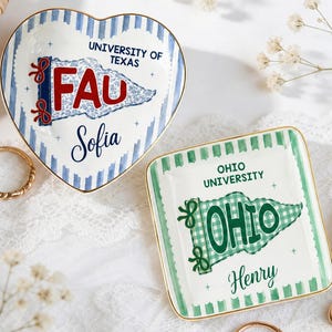 Examenspresent-ringfat, anpassad skolvimpelflaggaringfat, examenspresent till henne, examenspresent till klass 2026 universitetsminnesgåva