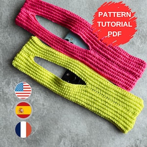 Puede incluir: Dos diademas de ganchillo hechas a mano en colores brillantes. Una es rosa intenso, la otra verde lima. Cada diadema tiene una abertura rectangular. La imagen incluye el texto "PATTERN TUTORIAL PDF".