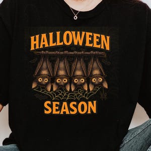 Komfort Farben Halloween Fledermäuse T-Shirt: Gruseliges Saison Grafik-T-Shirt