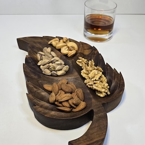 Handmade Wooden Leaf Bowl - Nature-Inspired Snack & Decor Tray - Unique Grain Pattern
