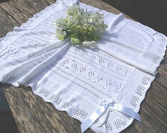 Coperta per battesimo del battesimo del neonato lavorata a maglia di Pointelle con sacchetto regalo personalizzato con nome, croce, disegni per ragazzi e ragazze in bianco sporco.