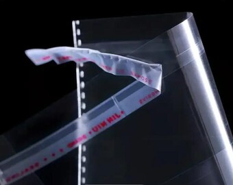 100 Stück. 22*35cm. Durchsichtige, selbstklebende Plastiktüten, die in Packungen verkauft werden.