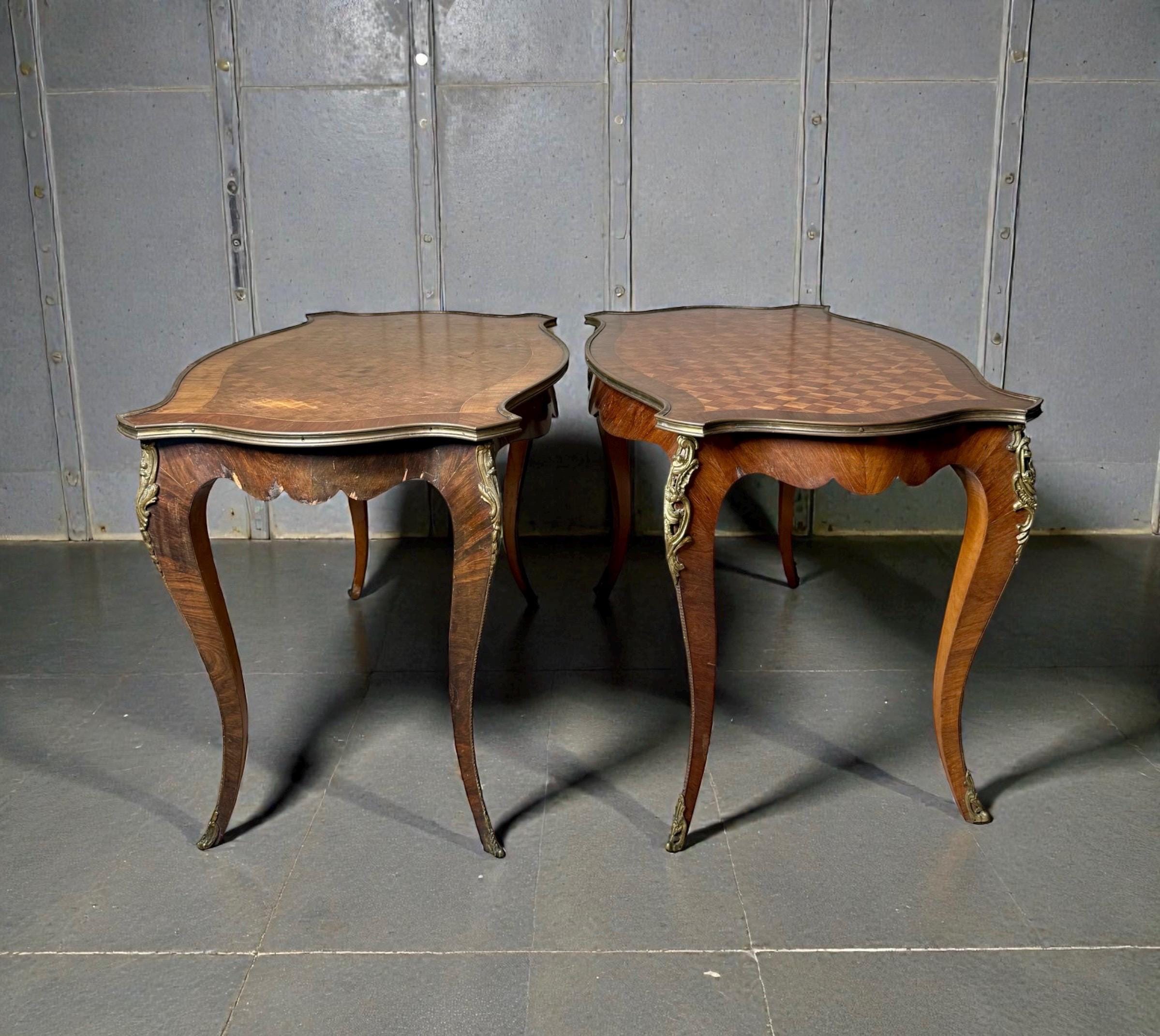 ルイフィリップ様式のサイドテーブル Table de nuit | Laurent