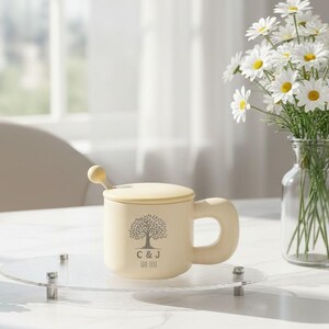 Mug en céramique personnalisé avec couvercle et cuillère, motif d'arbre initial personnalisé, tasse à café et à thé