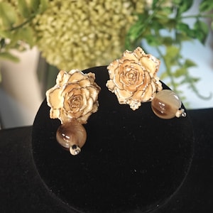 Retro Rose Earrings with Agate Beads, Handmade Vintage Floral Jewelry, Romantic Statement Earrings