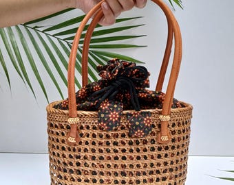 Bolso tote tejido a mano con hierba Ata, bolso bohemio tejido con asas de cuero.