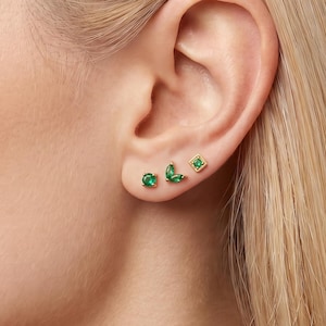 Dainty Emerald Earring, Green Flat Back Studs, Cartilage Earring, Minimalist Dainty Jewellery