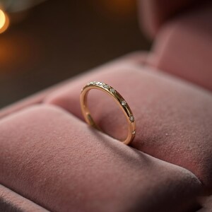 Rund Moissanit Morsekod Anpassad Armband, Personlig Tunn Stapelring, Dold Meddelande Minimalistiska Smycken