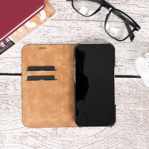 Schlanke iPhone 16 Pro Max Lederhülle, iPhone 16 Pro Brieftasche Kartenfächer, kabelloses Laden & eingebauter Ständer, langlebig, Aufprallschutz