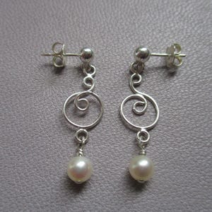 Pearl and sterling silver dangle earrings- June birthstone