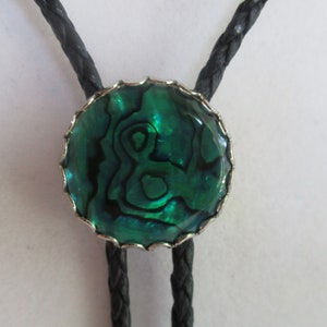 Green paua shell bolo tie- 25mm- black cord