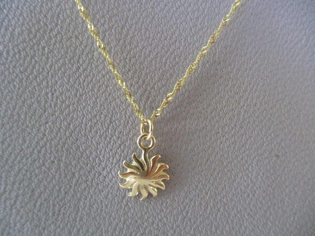 14k solid yellow gold sun charm necklace 20 Singapore Etsy España