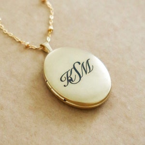 Collar con medallón de oro grabado con monograma: personalizado con cualquier letra, inicial o fecha especial
