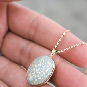 Gold Leaf Enamel Locket Flower Jewelry Locket Necklace with Photo image 4